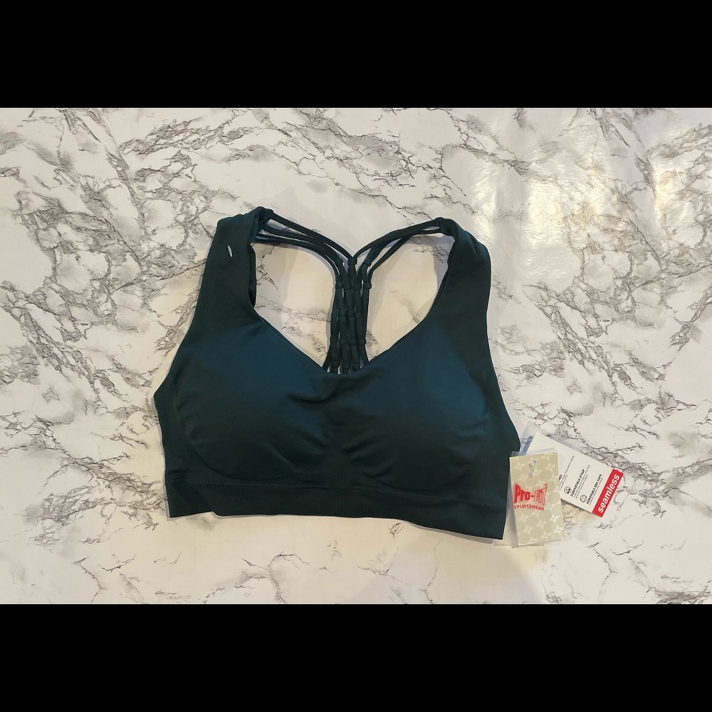 NWT- Pro-Fit seamless sports bra size M